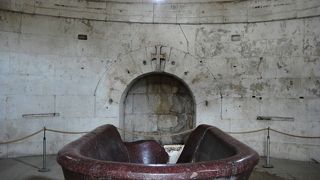 中は空っぽでした