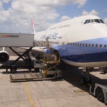 ホノルルで準備中のB747