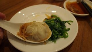 小龍包はうわさ通り美味しいです。