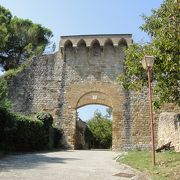 城壁の東側の門