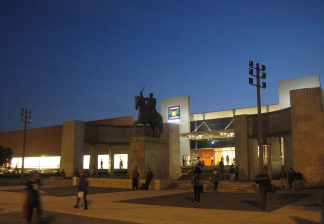 ショッピングモール併設の便利なターミナル