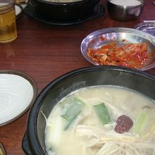 手前はトガニタン