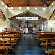 教会内部も町のサイズに合わせて小ぢんまり。