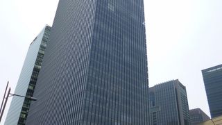 大丸東京がない方の超高層ビル