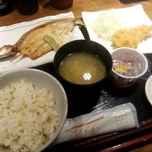 かます（焼魚）＋チキンカツ（副菜）＋納豆（小鉢）＋五穀米