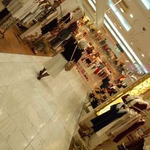 お洋服、コスメ沢山あります。