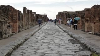 通り沿いには見どころがたくさん