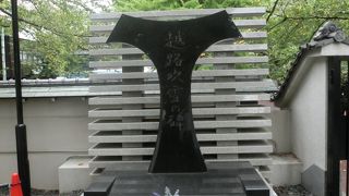 墓地にあるのに墓ではない不思議