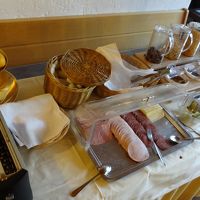 朝食は、ドイツの他のホテル同様、パンやチーズがおいしかった！