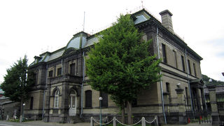 歴史的建造物が立ち並ぶ。