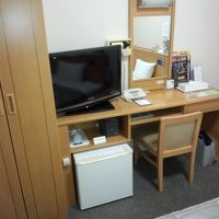 デスクは狭いです