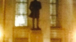 堂々たる立ち姿。そのお方は経済界の重鎮