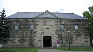 運河公園にある。