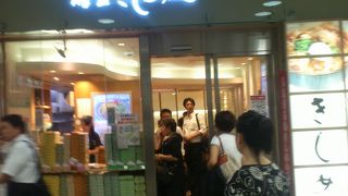 名古屋駅のコンコースできしめん