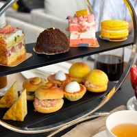 ロビーラウンジのアフタヌーンティは宿泊者優先です。