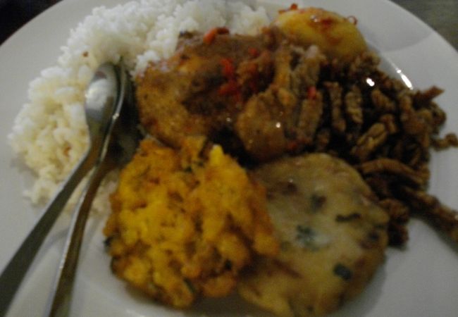 落着いた雰囲気でゆっくり食事ができる