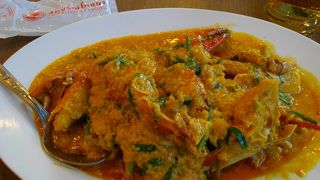 名物に旨いものあり、プーパッポンカリー。