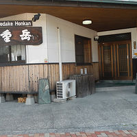 大きな通り沿いでわかり易い