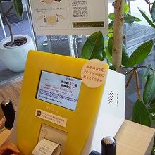 テーブル待ちの間、肌年齢を診断したりできます