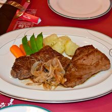 飛騨牛A-5フィレとA-5ロースの各200gのコンビ