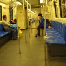 地下鉄の列車内です。