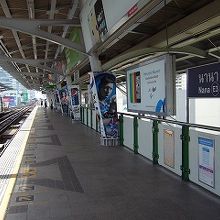 ナナ駅のホームです。
