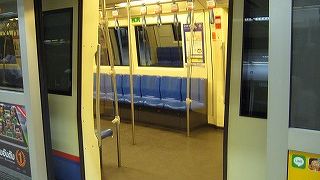 トークンを購入して自動改札を通ります