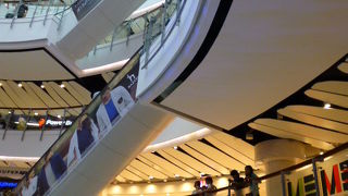 伊勢丹もある巨大複合商業施設