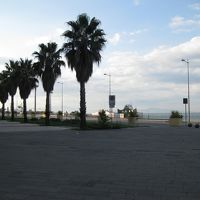 ホテルの前です。広くて気持ちいいです。