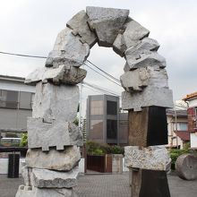 野外展示場３、「和の目門（まど）（広開浄土門）」