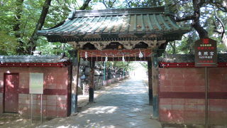 大石鳥居をくぐるとあります