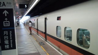 地下鉄・左営駅、高鉄・左営駅に直結