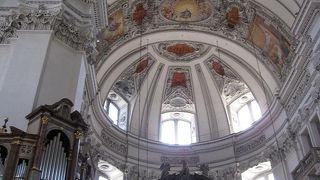 明るい印象の大聖堂