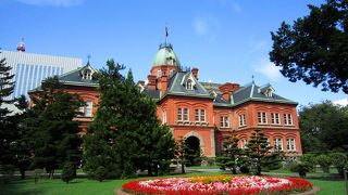 画になるレンガ造りの建物。