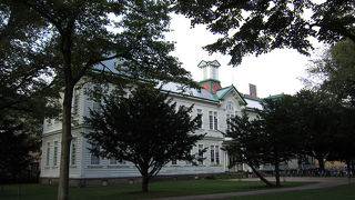 キャンパス内に有形文化財。