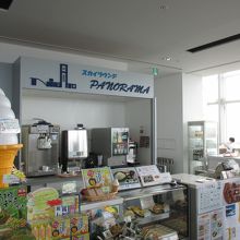 この売店の店員がなぁ・・・