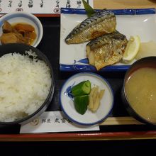 本日の定食　さば塩焼き