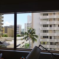 ダイアモンドヘッドビュー（ほんの僅かにビルの隙間から）