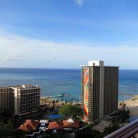 部屋のバルコニーからの眺め（ワイキキビーチ方面）