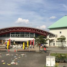 広大な敷地にゆったりと施設があります。