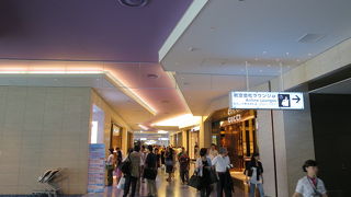 ＪＡＬサイドだとお店が少ないターミナル