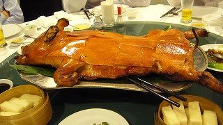 実は隣に「建興酒楼」の名で系列高級店もあり