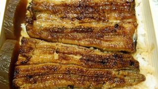 お持ち帰りのうなぎ弁当もあります。