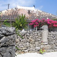 安里屋クヤマさんの生誕の住宅は、まさに沖縄の原風景ですね