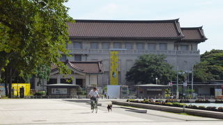 歴史を感じる外観