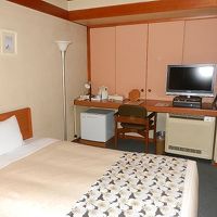 一般的なビジネスホテルよりゆったりしています