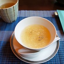 こちらはサービスでいただいた燕の巣のスープ。美味♪