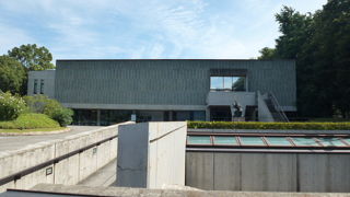 展覧会によっては大混雑します