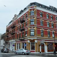 レセプションと朝食は隣のビクトリアホテルで