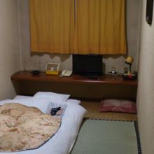 部屋はとてもコンパクトです